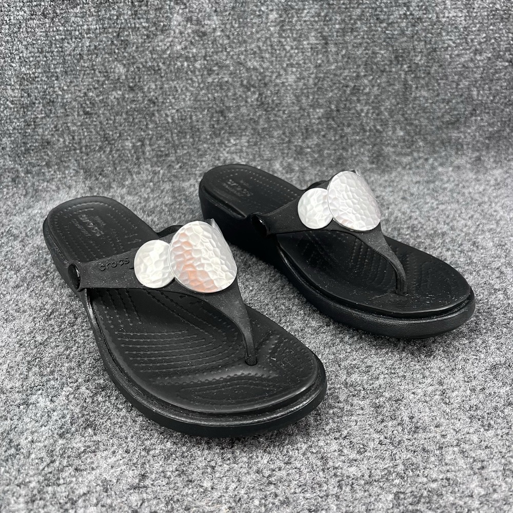 Crocs Sanrah Hammered Silver Circle Black Wedge Flip Flop Sandals Womens 7